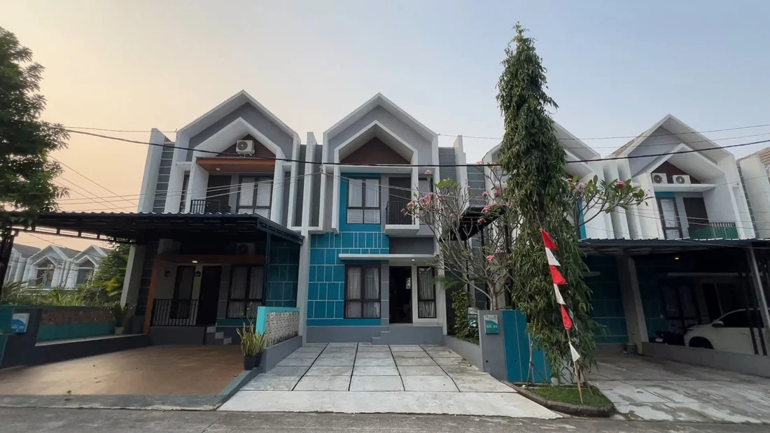 Fasad rumah Aster